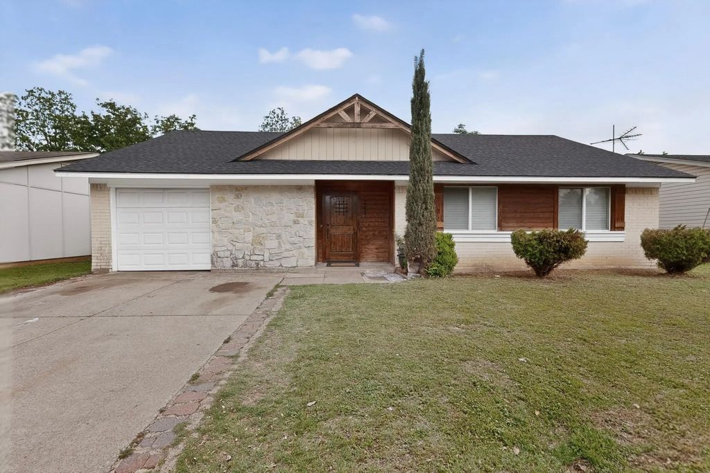 2421 Harbor Trail, Irving