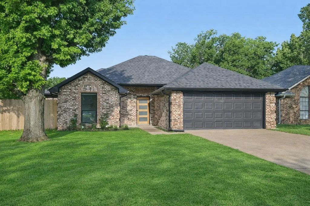 1023 N Fannin Street, Rockwall