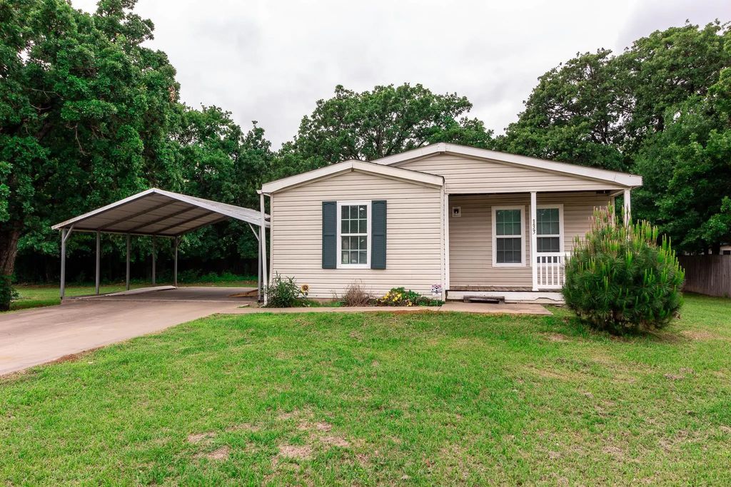 133 Tres Lagos Boulevard, Gun Barrel City