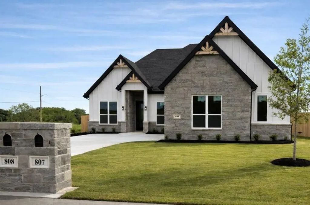 808 N Avenue E, Springtown