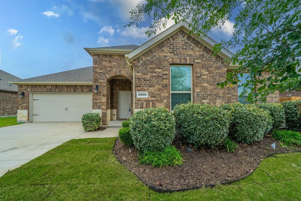 2808 Grizzly Road, Aubrey