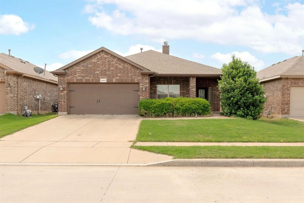 4821 Willow Branch Court, Fort Worth