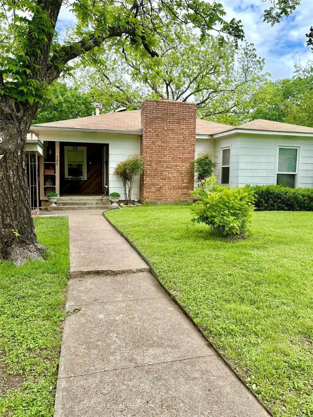 706 S Avenue I, Clifton