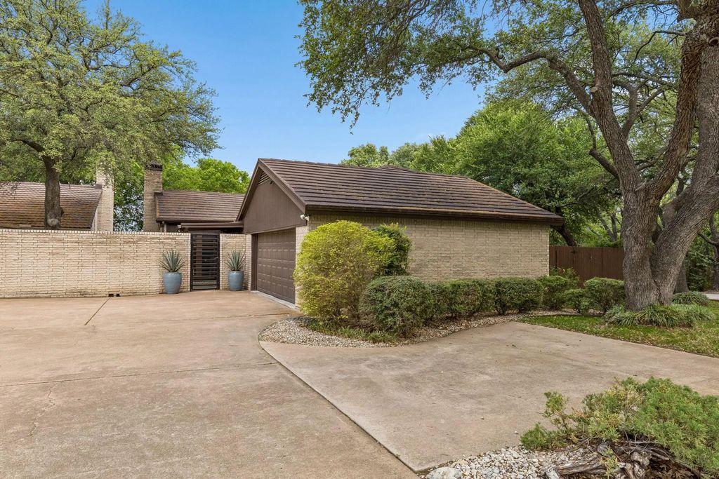 24 Legend Road, Benbrook
