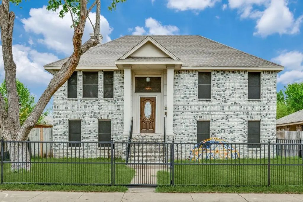 4912 Trinity Cross Court, Dallas