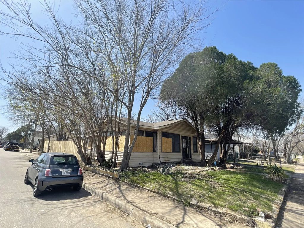 1136 E Leuda Street, Fort Worth