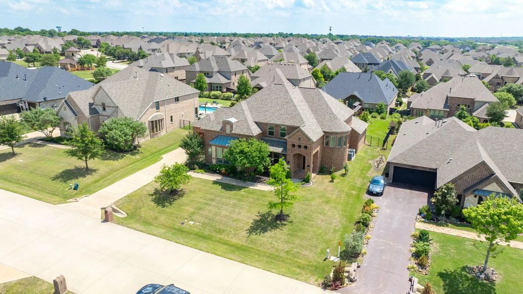 817 Calm Crest Drive, Rockwall