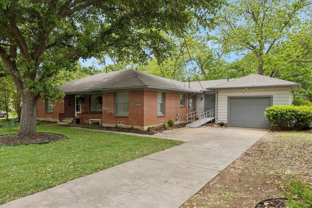 206 S Davis Drive, Arlington