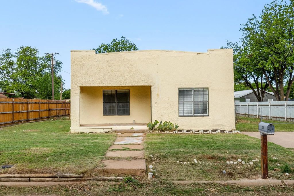 707 N River Street, Seymour