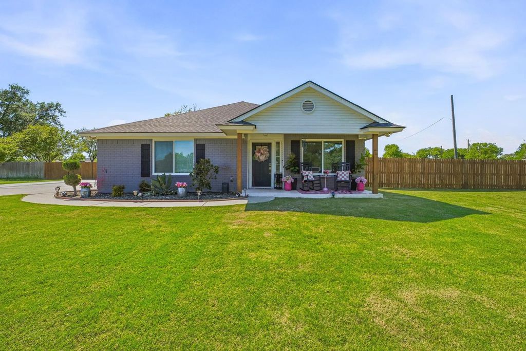 210 Southview Drive, Hudson Oaks