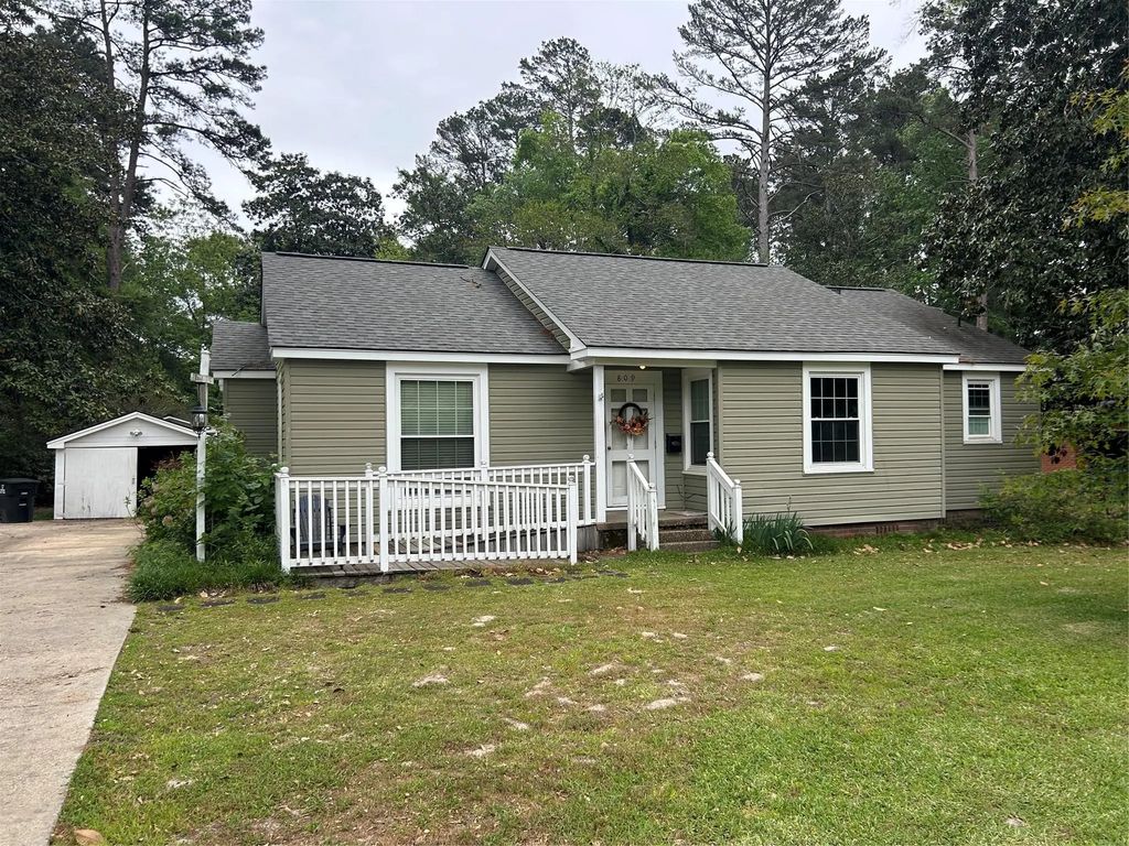 809 Robert, Ruston