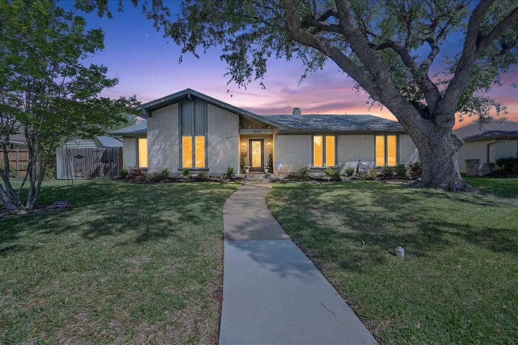 1603 Valleycrest Lane, Carrollton