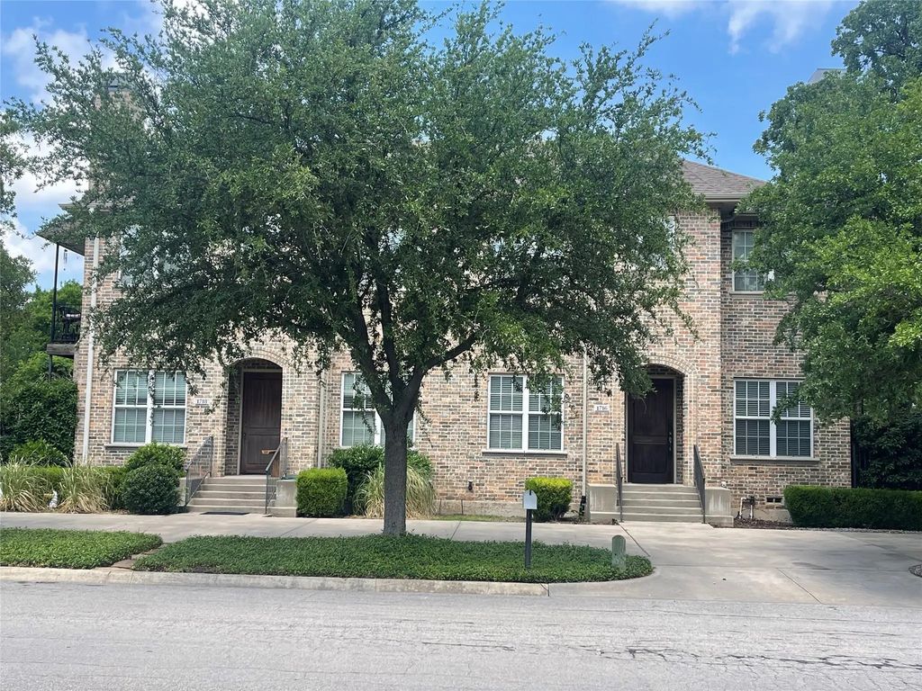 1716-1718 Stonegate Drive, Denton