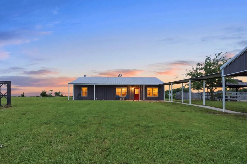 1234 County Road 1013, Wolfe City