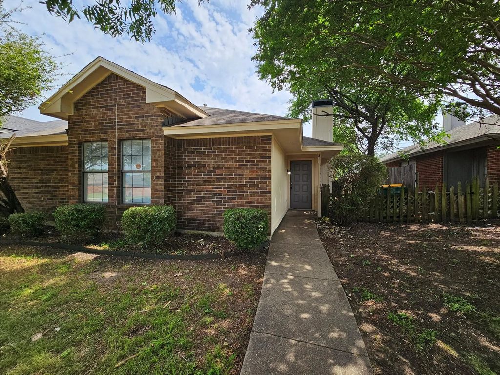 311 Bryant Lane, Cedar Hill