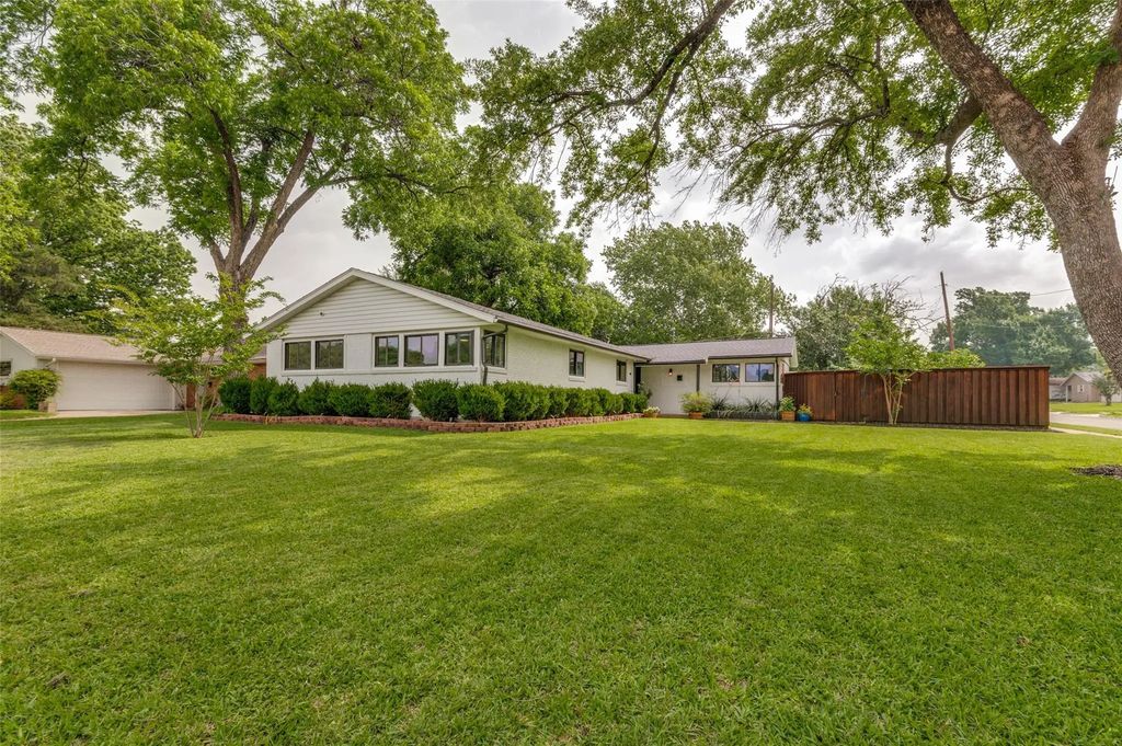 3581 Woodleigh Drive, Dallas