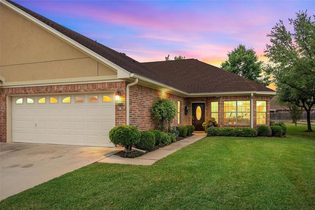 9136 Darby Lane, Waco