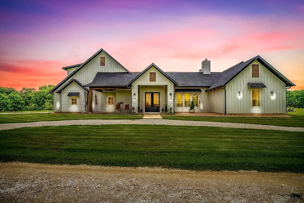 160 Private Road 2308, Decatur