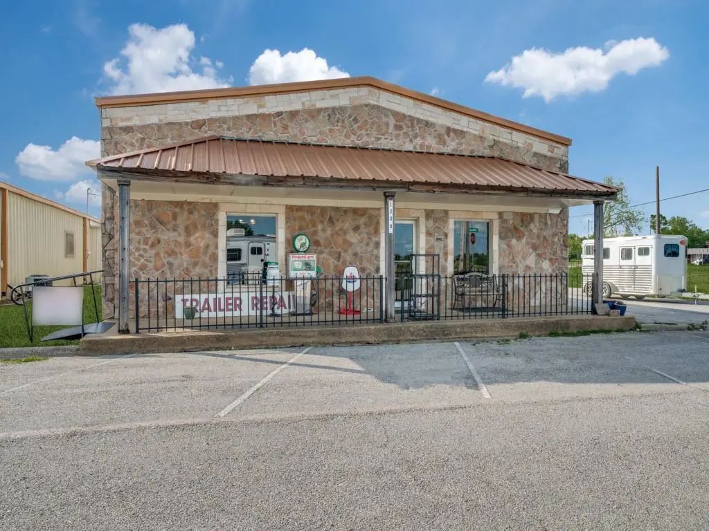 1200 S Highway 377, Pilot Point