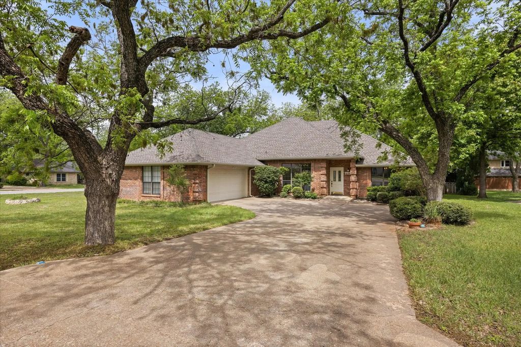 6023 Melrose Circle, Granbury