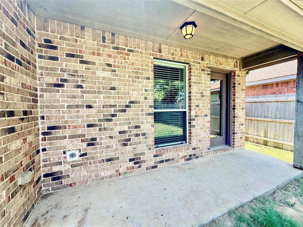921 Raleigh Path Road, Denton