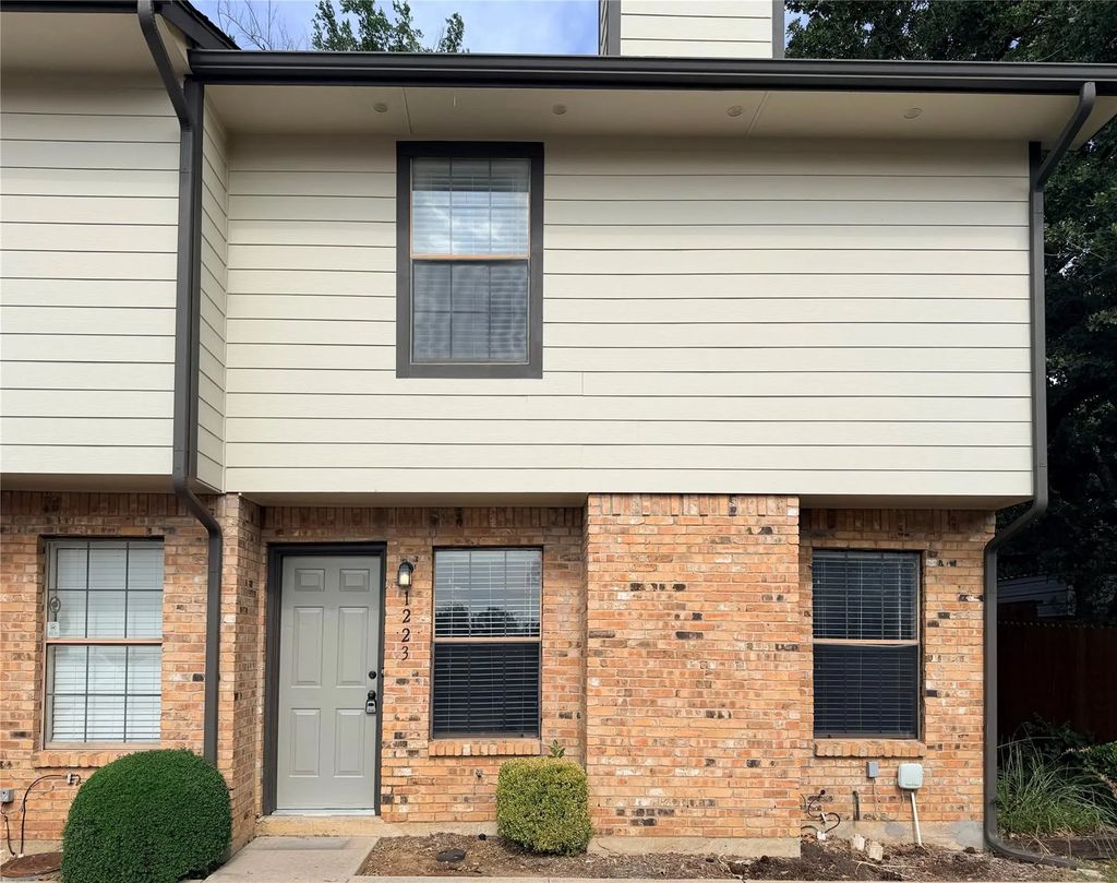 1223 Dallas Drive, Denton