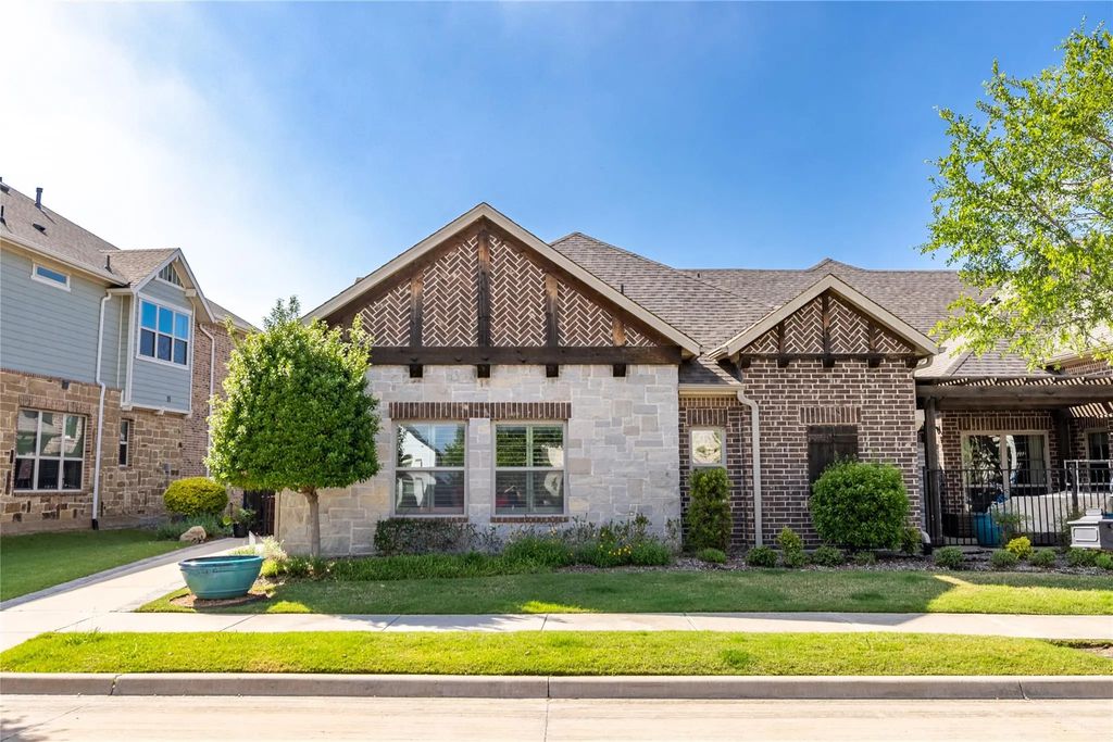 3906 Crested Eagle Way, Arlington