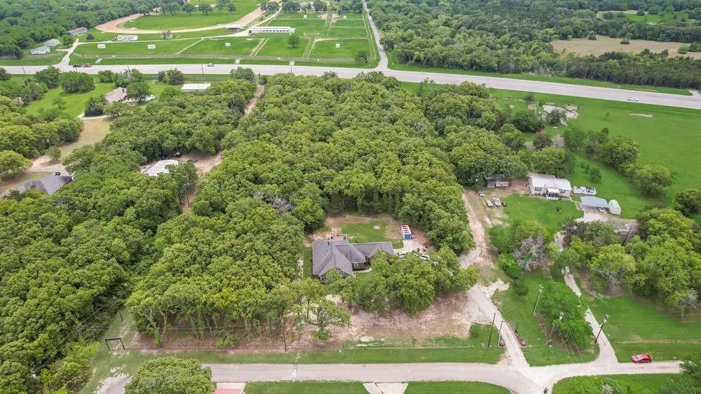 135 Lake Street, Quinlan