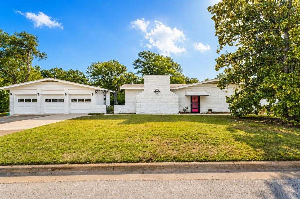 203 Lakeridge Road, Lakeside