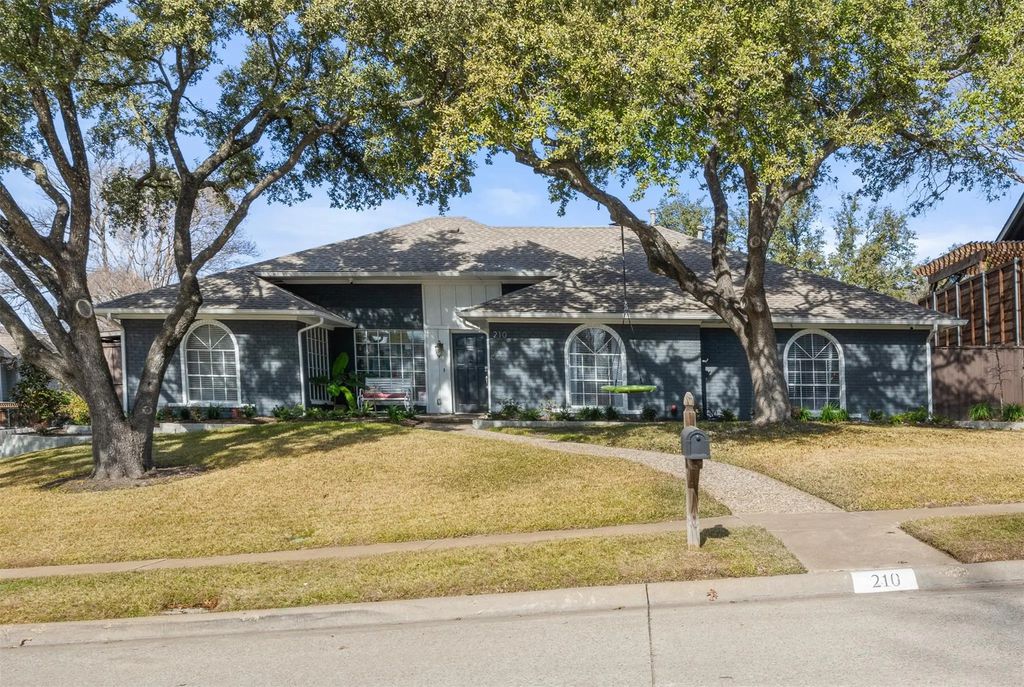 210 Fall Creek Drive, Richardson