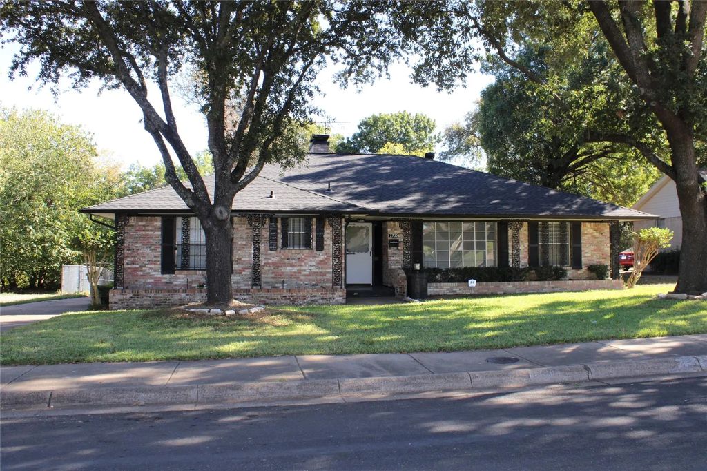 2730 King Cole Drive, Dallas