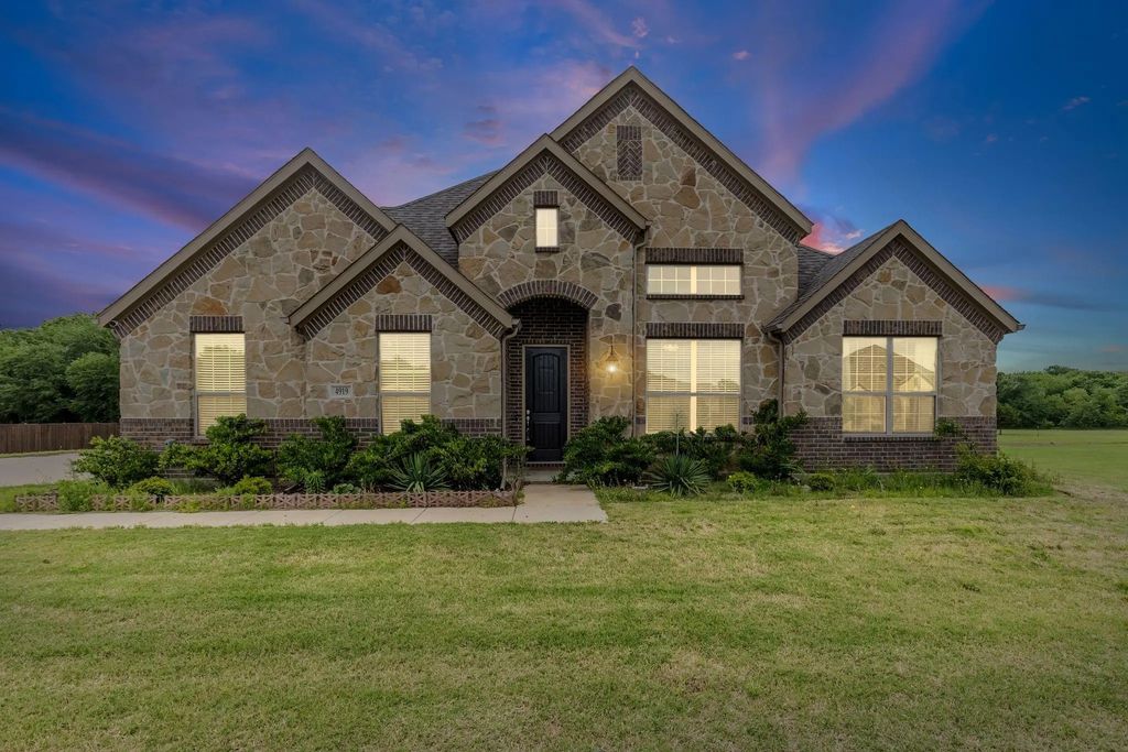 4919 Elizabeth Way, Lone Oak
