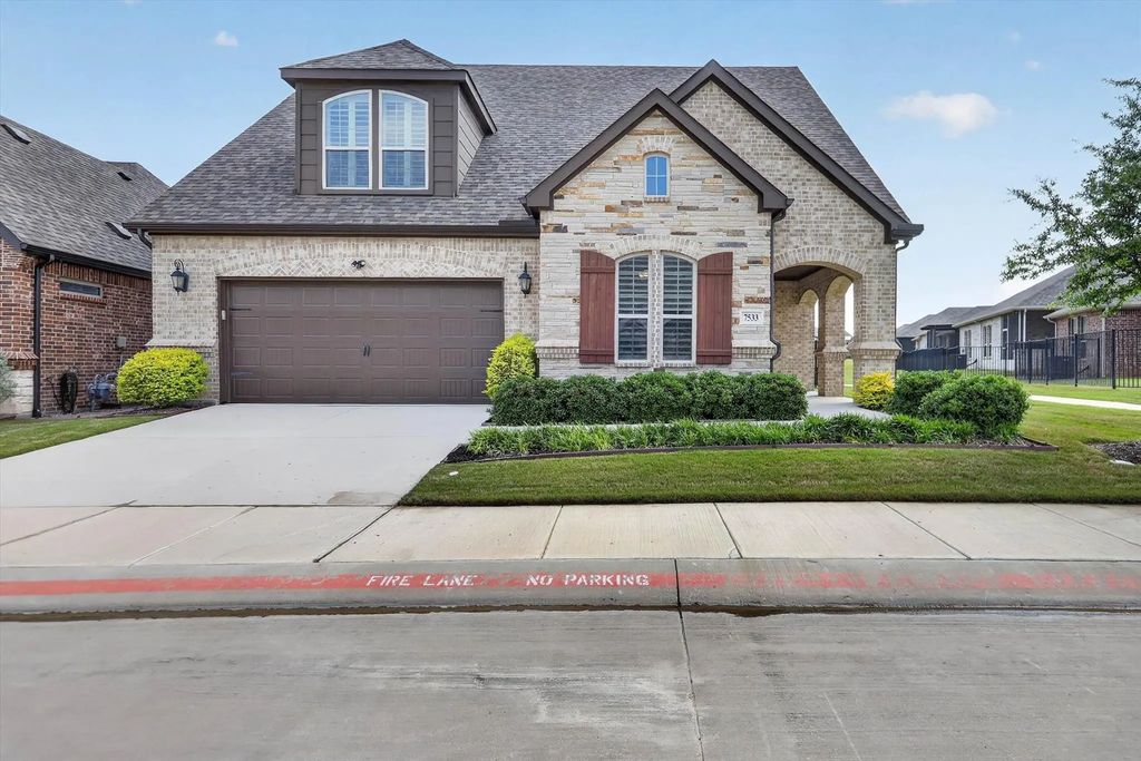 7533 Vista Bella Way, Fort Worth