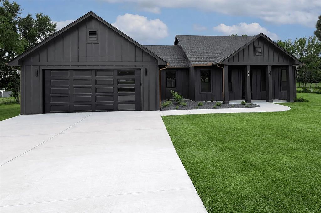 828 Quail Run, Cleburne