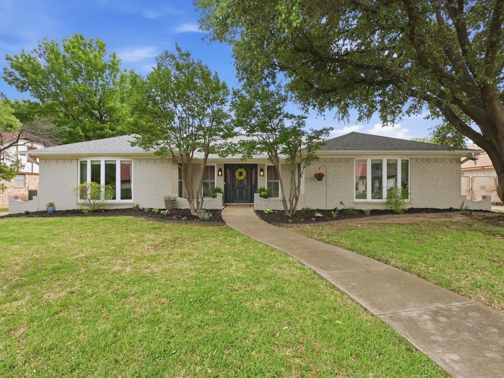 205 Circleview Drive N, Hurst