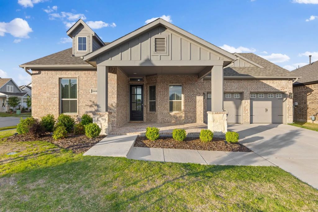 8808 Royal Star Road, Rowlett