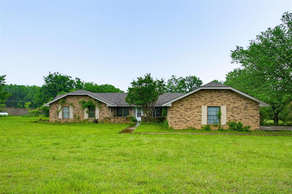 220 Green Ridge Drive, Double Oak