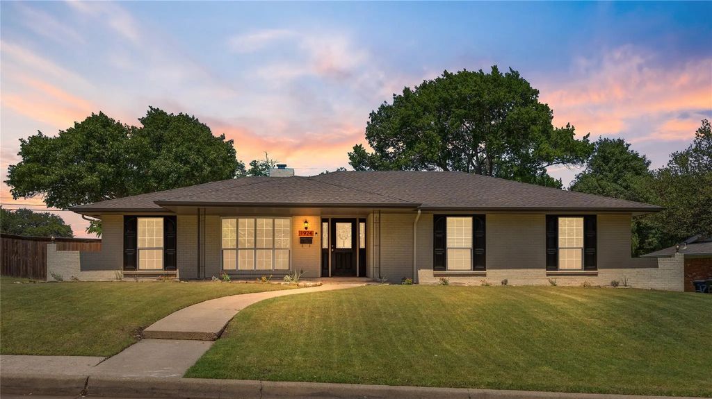 1924 Dakar Road E, Fort Worth