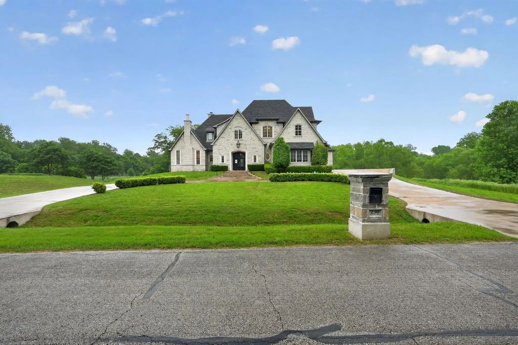230 Oak Tree Drive, Waxahachie