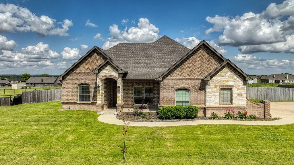 677 County Road 3341, Paradise