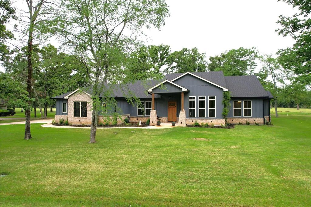 297 Private Road 5982, Yantis