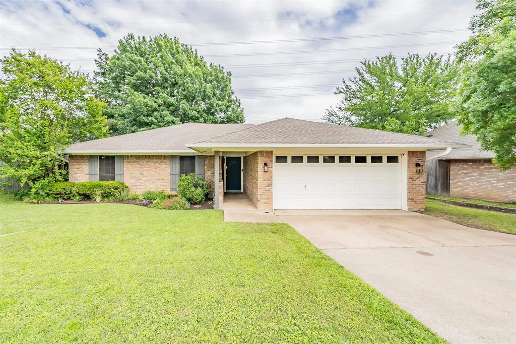 2507 Smouldering Wood Drive, Arlington