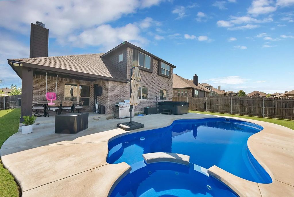 1040 Weeping Oak Drive, Burleson