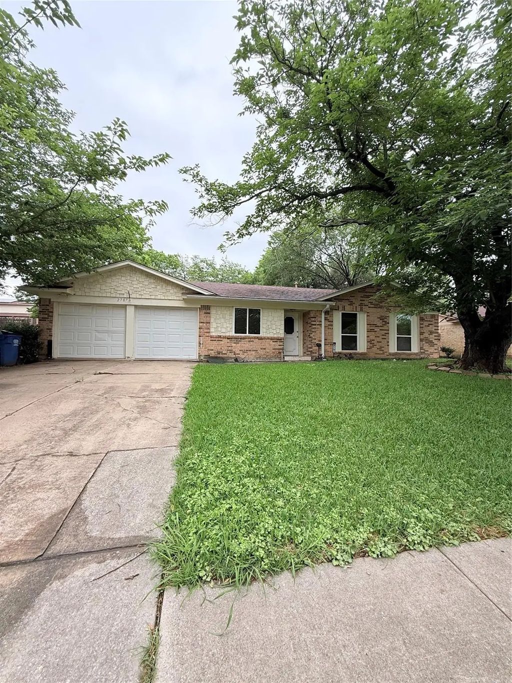 2707 Mark Twain Drive, Farmers Branch