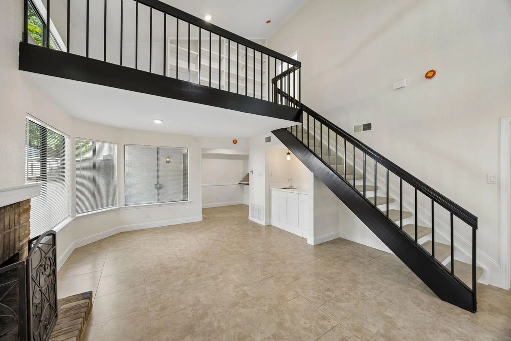 18040 Midway Road 218, Dallas