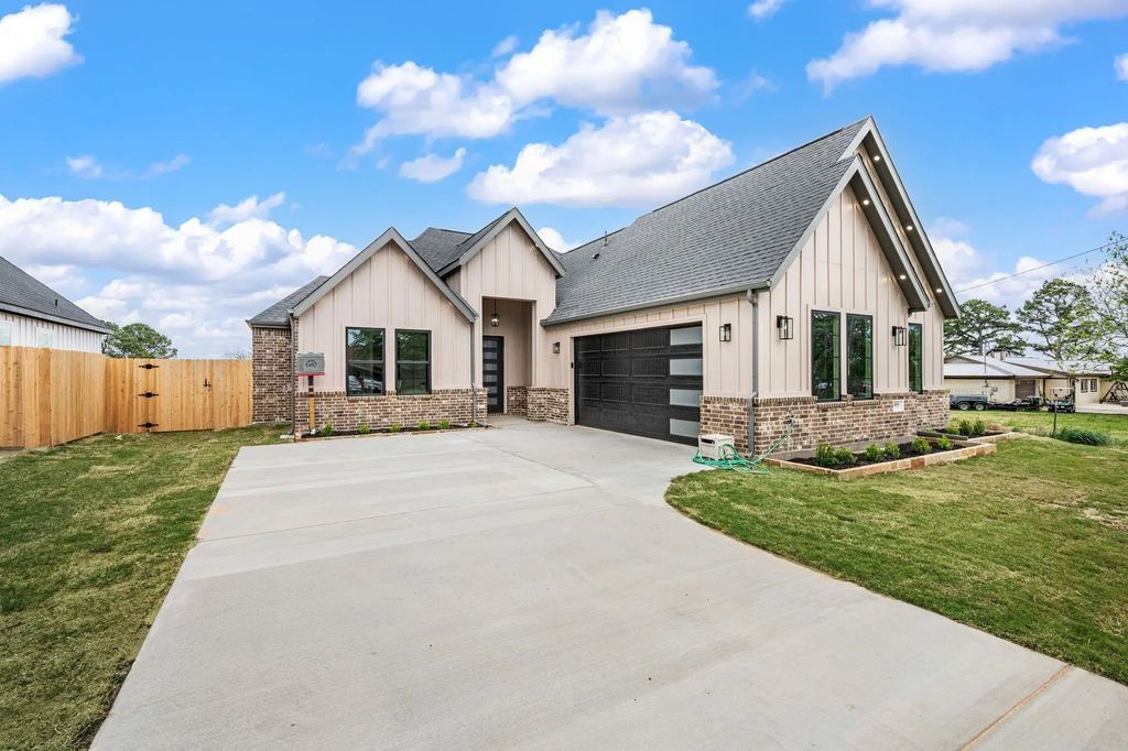 806 N Avenue E, Springtown