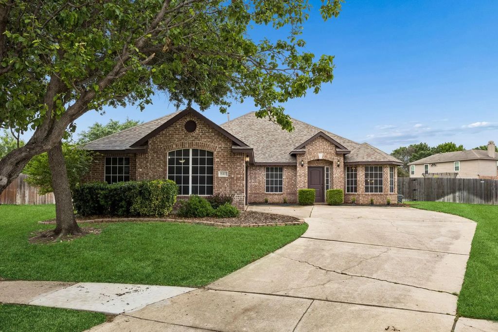 8413 Island Court, Fort Worth