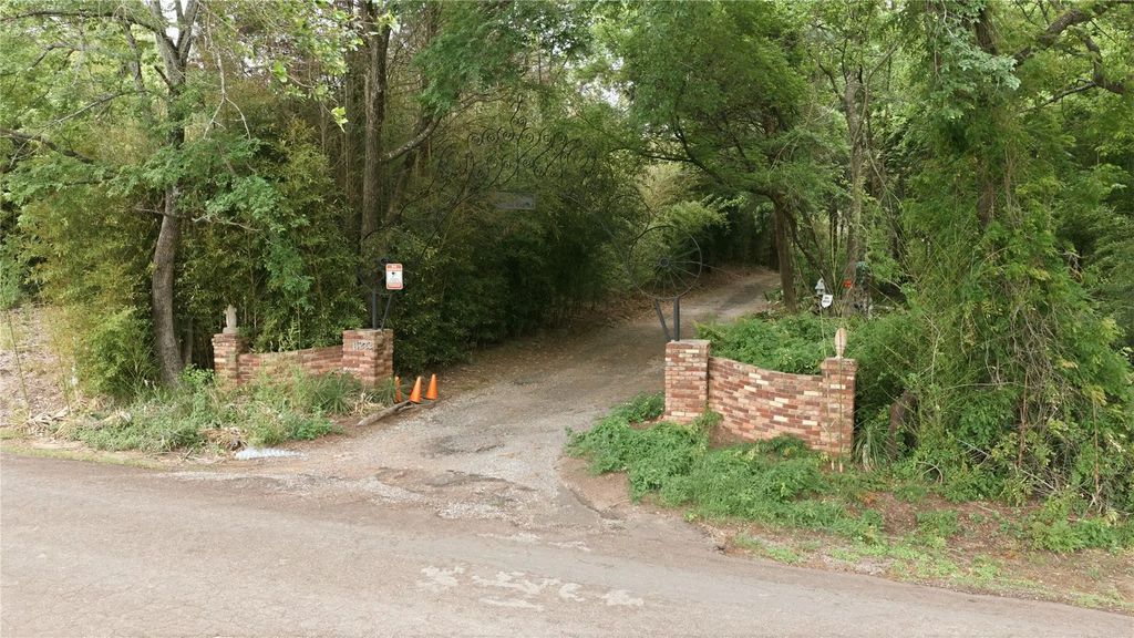11222 County Road 1201, Malakoff