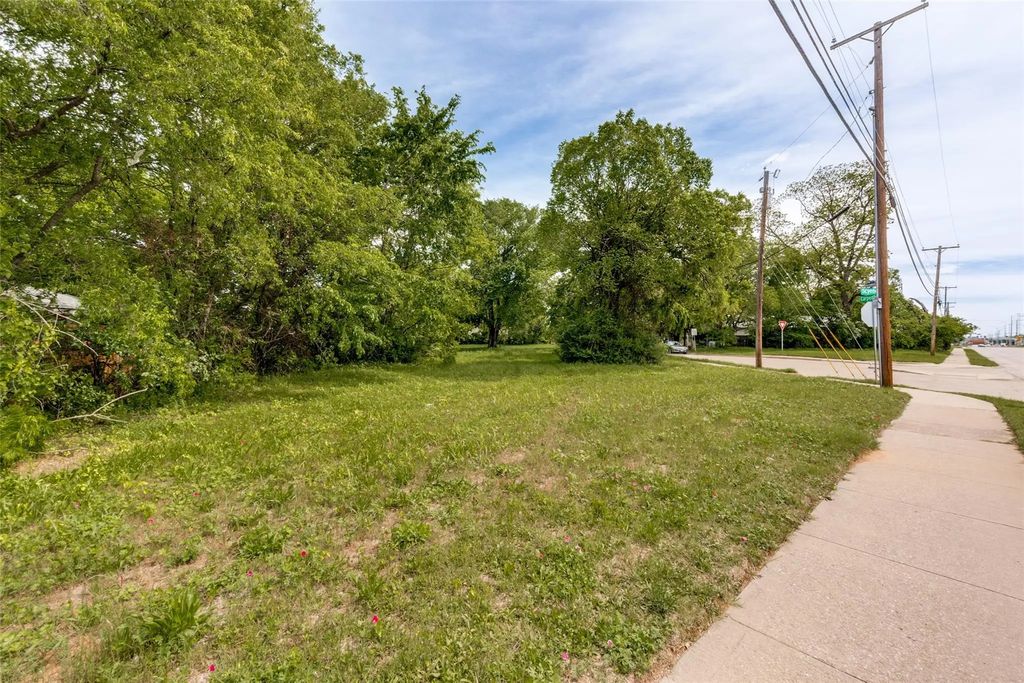 3711 Carpenter Avenue, Dallas