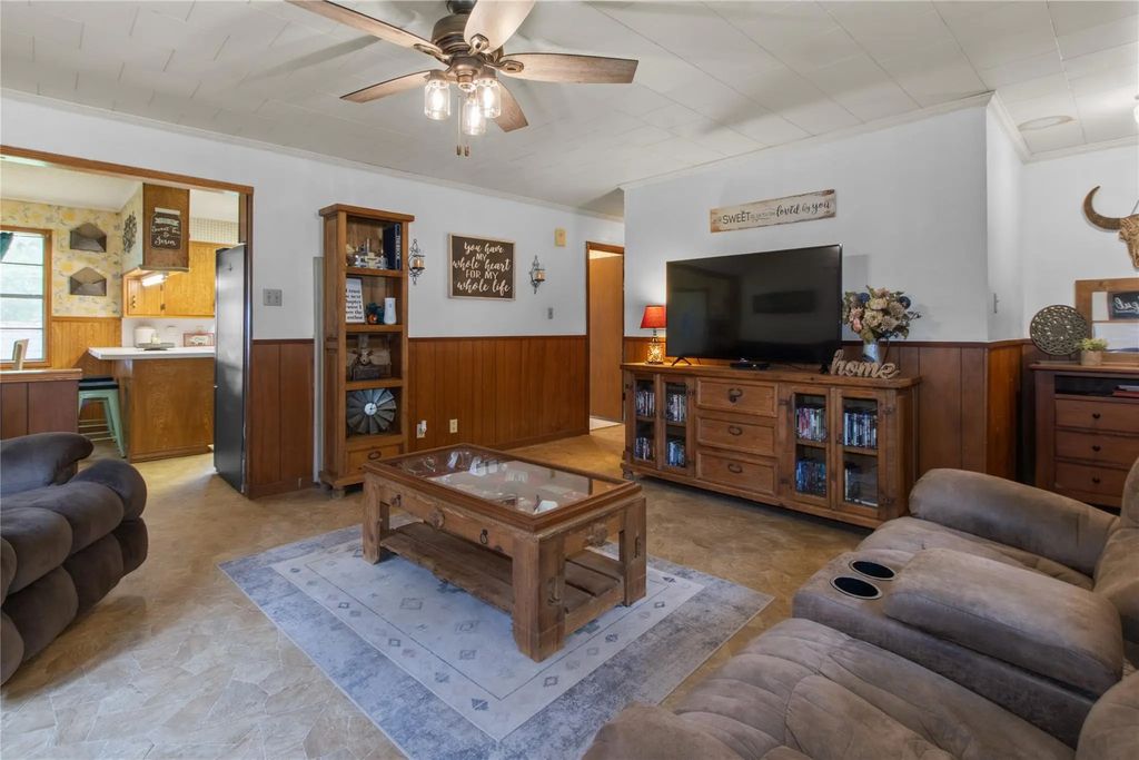 815 S 8th Avenue, Teague
